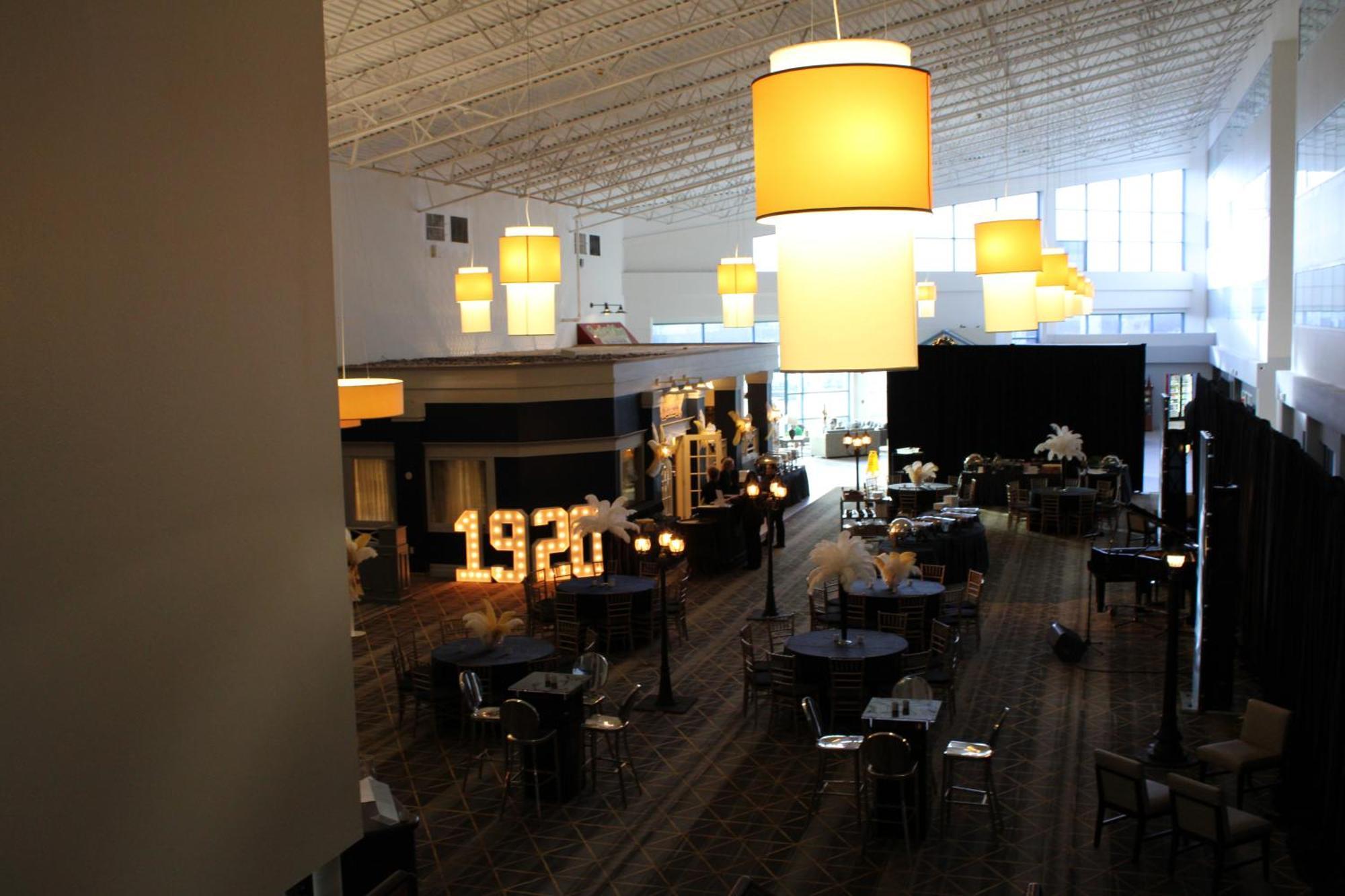 Gateway Hotel & Convention Center Flint Exterior photo
